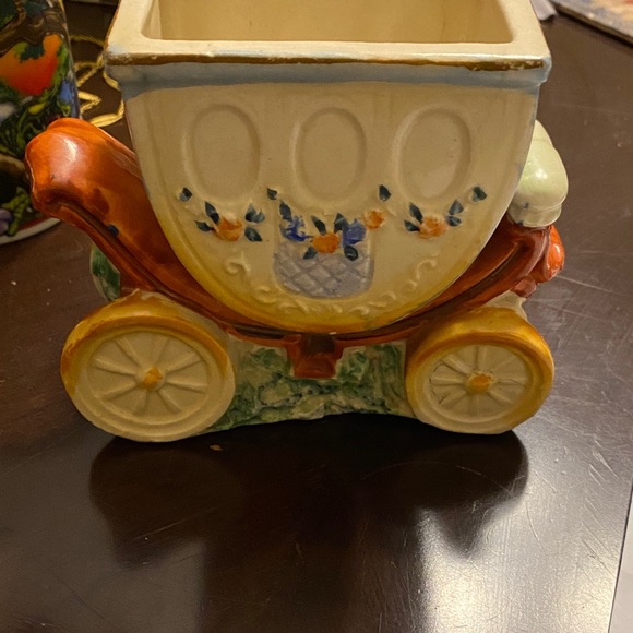 Vintage Ceramic Hand Painted Japan stamped Carriage Planter - Picture 8 of 8